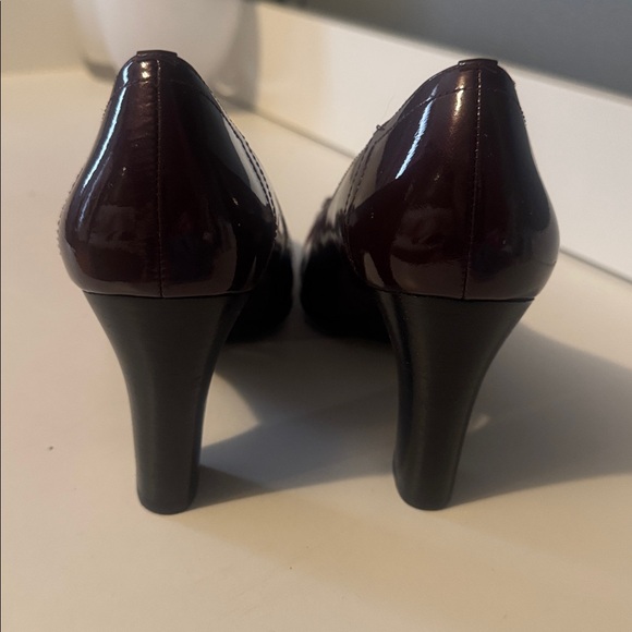 AK Anne Klein Iflex Elegant Burgundy Heels Size 8 - Picture 2 of 5